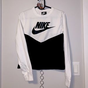 NIKE Long Sleeve T-Shirt